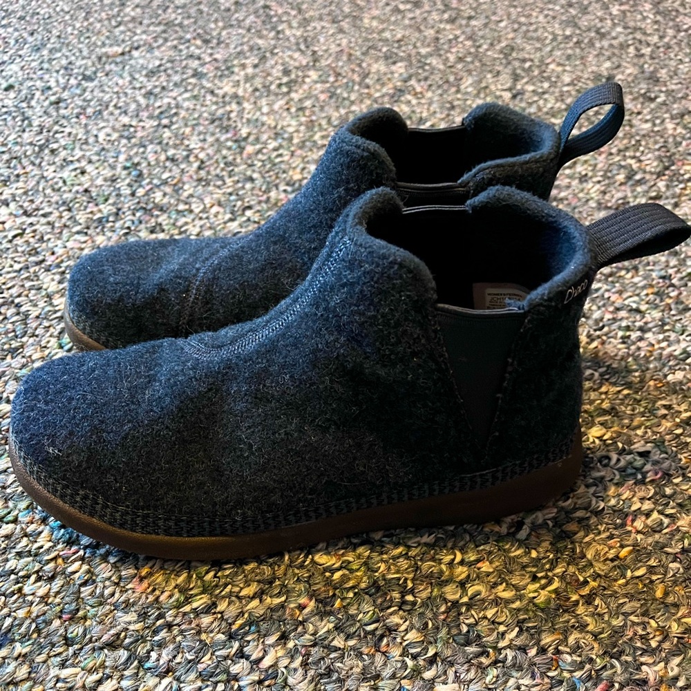 CHACO REVEL CHELSEA Women’s size 6/37 Navy Blue